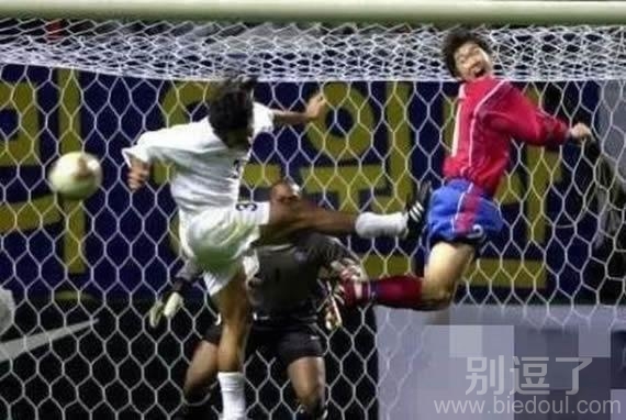 这哥们下脚真狠呀 这哥们下脚真狠呀