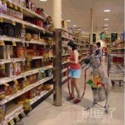 这个购物车应该能装挺多东西的吧