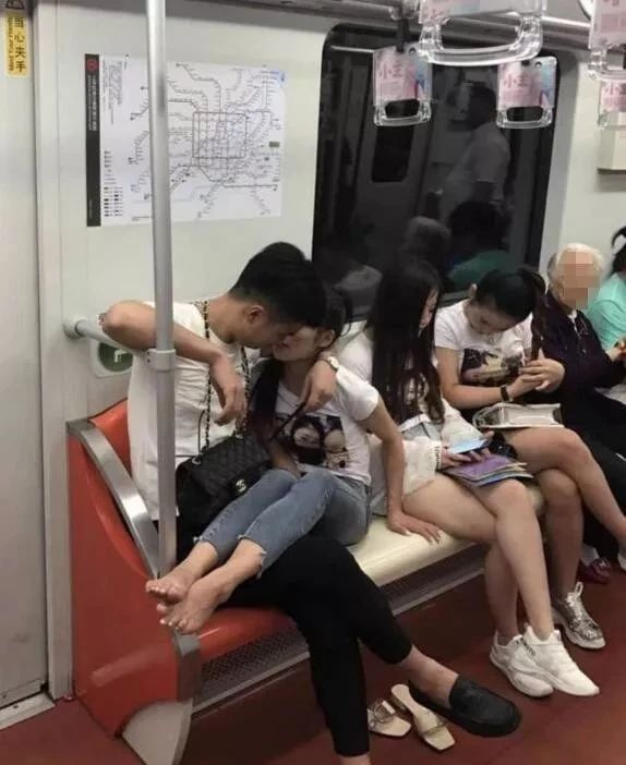 轻松一刻:岛国小电影看多了,还玩儿上换妻了? 轻松一刻:岛国小电影看多了,还玩儿上换妻了?