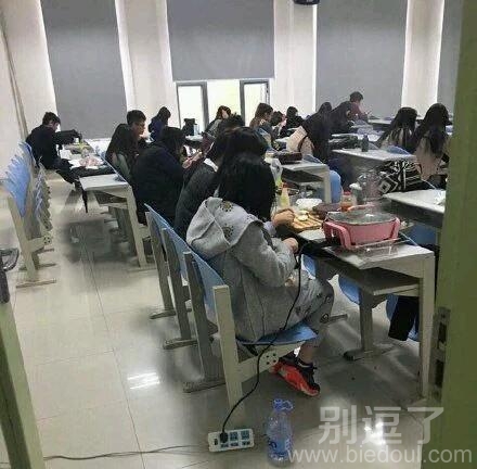 吃火锅的妹子。。 吃火锅的妹子。。