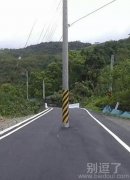 这杆子放的真是地方