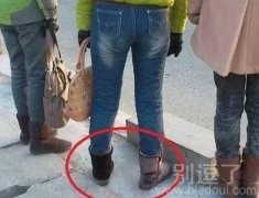 鞋子都穿错了还出门 鞋子都穿错了还出门
