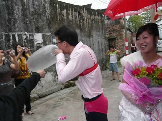 绝对原汁原味的男婚女嫁婚礼现场。