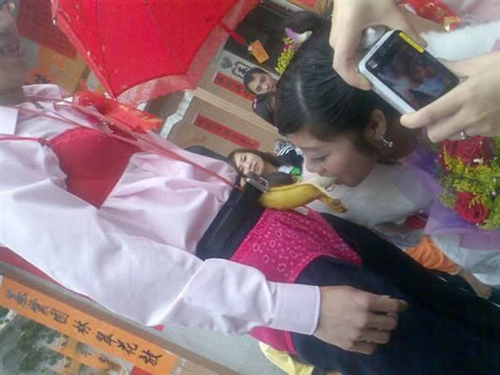 绝对原汁原味的男婚女嫁婚礼现场。