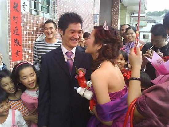 绝对原汁原味的男婚女嫁婚礼现场。