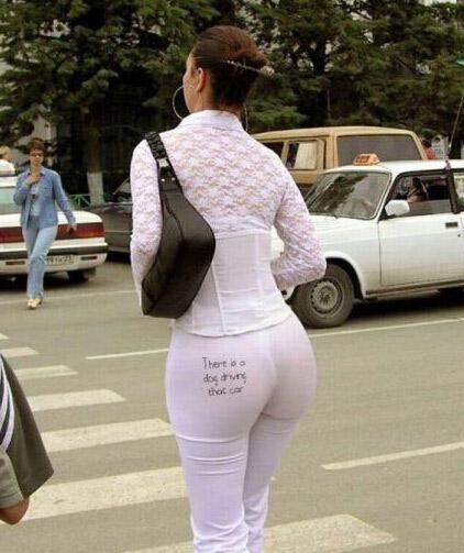 真的没看清这衣服是什么牌子的 真的没看清这衣服是什么牌子的