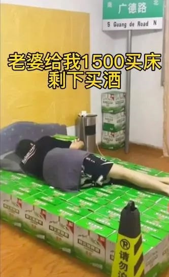 轻松一刻:一王二后?现在年轻人是真会玩啊! 轻松一刻:一王二后?现在年轻人是真会玩啊!