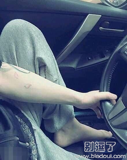 这样开车真不会出事嘛