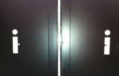 这厕所的标志也太简单了