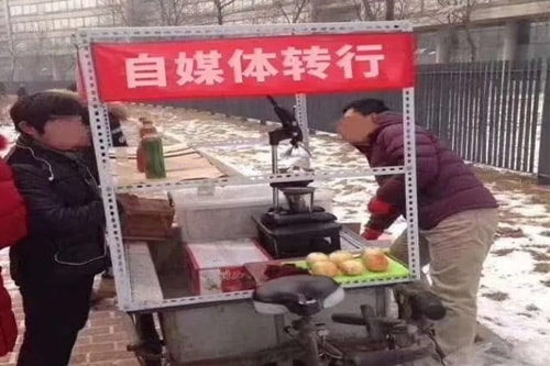轻松一刻:女朋友是足疗师,一次挣2万正常吗? 轻松一刻:女朋友是足疗师,一次挣2万正常吗?