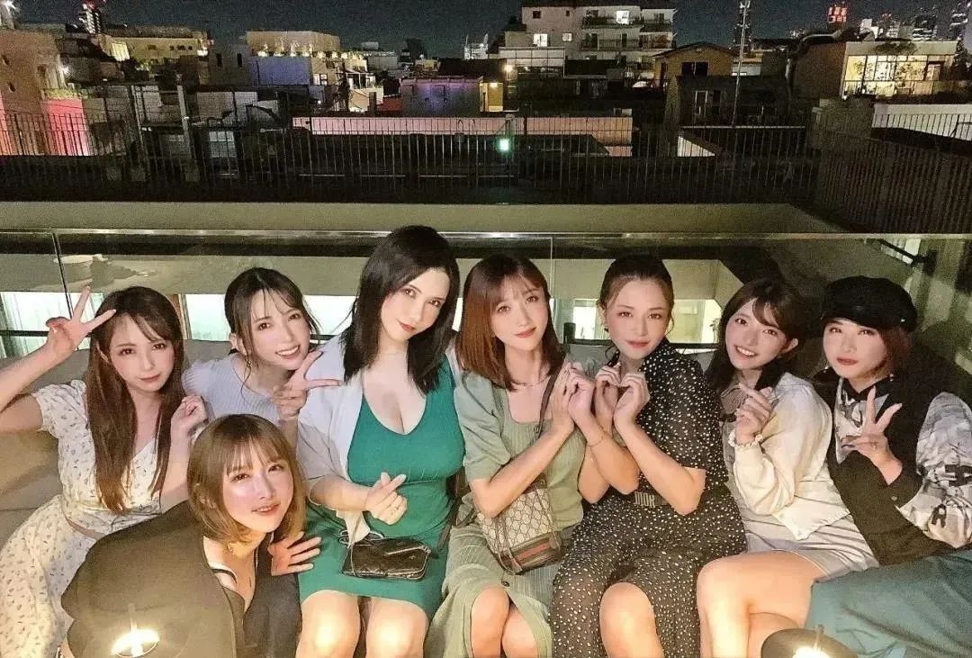 轻松一刻:女朋友是足疗师,一次挣2万正常吗? 轻松一刻:女朋友是足疗师,一次挣2万正常吗?