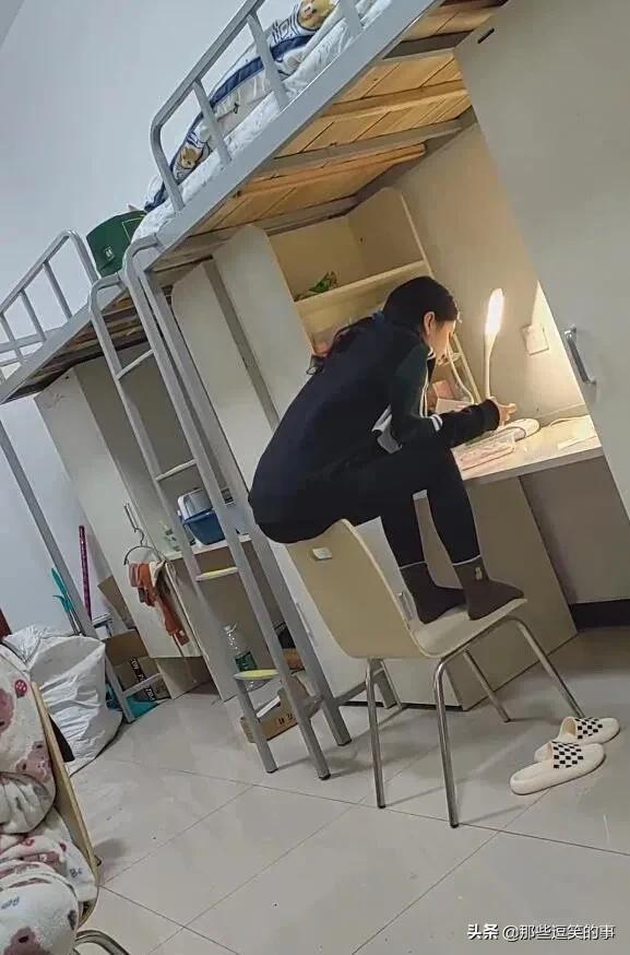 神回复:我不信有女生敢穿这衣服!哈哈哈,这买家秀太亮眼了吧 神回复:我不信有女生敢穿这衣服!哈哈哈,这买家秀太亮眼了吧