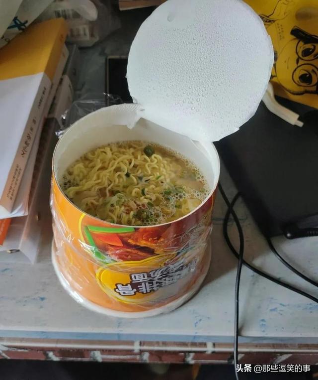 神回复:我不信有女生敢穿这衣服!哈哈哈,这买家秀太亮眼了吧 神回复:我不信有女生敢穿这衣服!哈哈哈,这买家秀太亮眼了吧