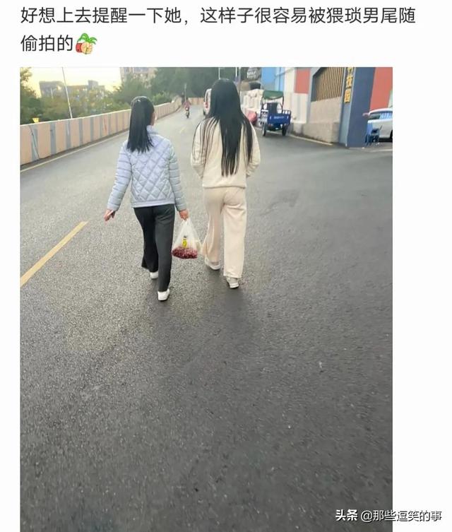 神回复:我不信有女生敢穿这衣服!哈哈哈,这买家秀太亮眼了吧 神回复:我不信有女生敢穿这衣服!哈哈哈,这买家秀太亮眼了吧