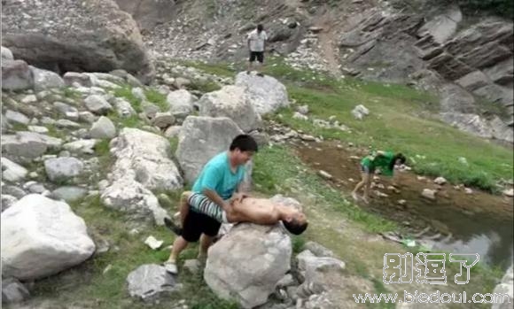 这样光天化日的好嘛 这样光天化日的好嘛