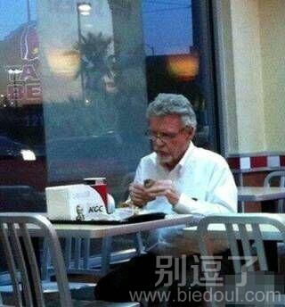 肯德基爷爷微服私访试吃 肯德基爷爷微服私访试吃