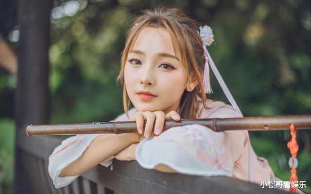 “刚改装的电动车,专治远光灯,神评扎心了!”哈哈哈 “刚改装的电动车,专治远光灯,神评扎心了!”哈哈哈