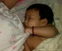 一个幸福的小朋友。。