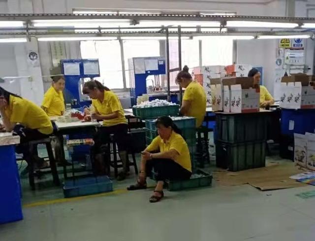 “骗我进厂,说厂子里靓女多,你们看看这是人干的事吗?”哈哈哈 “骗我进厂,说厂子里靓女多,你们看看这是人干的事吗?”哈哈哈