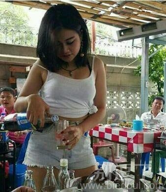 我看到了大哥那双绿油油眼神 我看到了大哥那双绿油油眼神