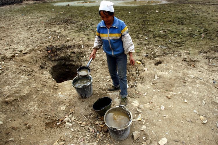 在旱灾下生活的人们 在旱灾下生活的人们