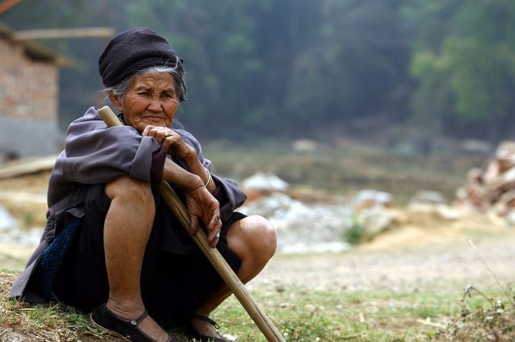 在旱灾下生活的人们