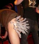 哟，这是得罪那个护士了吧