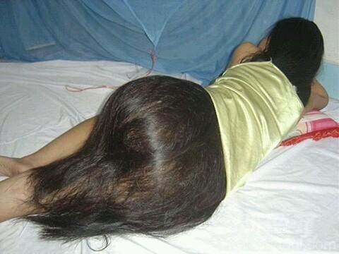 一个长头发的女人。 一个长头发的女人。