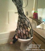 拉屎还得把自己包裹起来