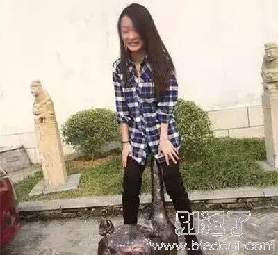 妹子你真是不拘小节呀 妹子你真是不拘小节呀