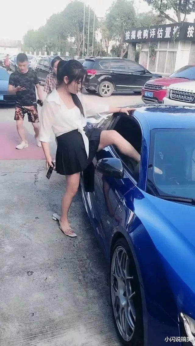 男子求婚遭遇草原级深绿,同行朋友的表情亮了,哈哈哈哈哈哈 男子求婚遭遇草原级深绿,同行朋友的表情亮了,哈哈哈哈哈哈