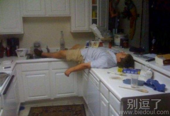 做饭做的睡着了？
