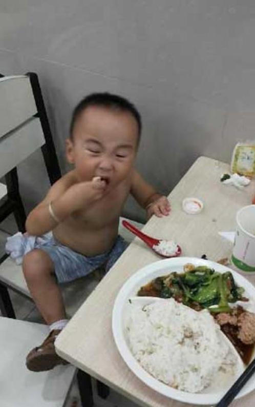 大爷你慢点吃
