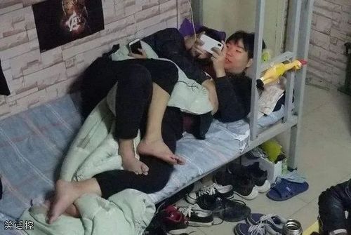出去买东西回宿舍看见这一幕我该怎么办? 出去买东西回宿舍看见这一幕我该怎么办?