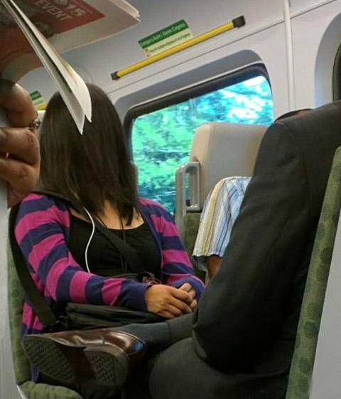 对面的人一睁眼会不会吓死？