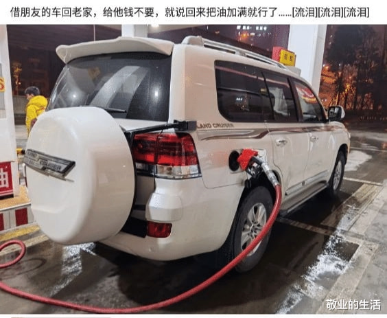 “大兄弟这种环境还能睡着,不是一般人啊”! “大兄弟这种环境还能睡着,不是一般人啊”!