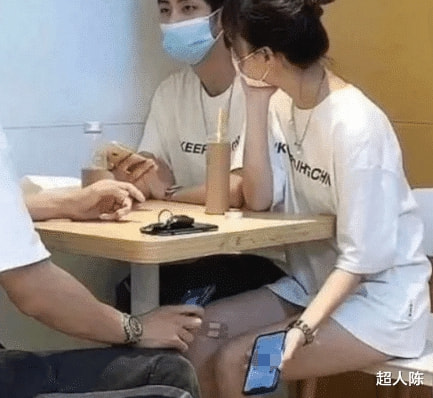 “开车去见网恋真人,妹子跟照片的差距,让我欲哭无泪啊!”哈哈哈 “开车去见网恋真人,妹子跟照片的差距,让我欲哭无泪啊!”哈哈哈