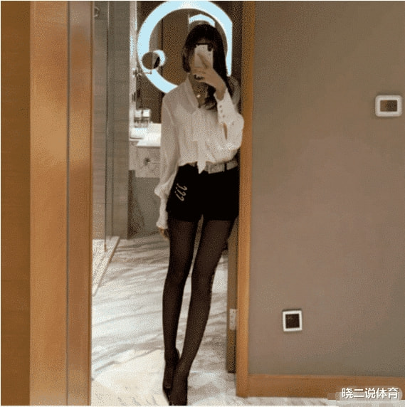 “姑娘,以后别起床就自拍,秘密都被大家知道了”哈哈哈太尴尬了~ “姑娘,以后别起床就自拍,秘密都被大家知道了”哈哈哈太尴尬了~
