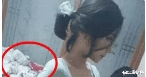 “姑娘,以后别起床就自拍,秘密都被大家知道了”哈哈哈太尴尬了~ “姑娘,以后别起床就自拍,秘密都被大家知道了”哈哈哈太尴尬了~