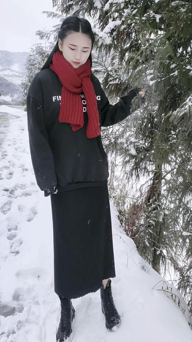 三千年只出一美女,玩雪的小姐姐宛若仙子 三千年只出一美女,玩雪的小姐姐宛若仙子