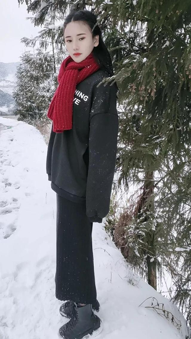 三千年只出一美女,玩雪的小姐姐宛若仙子 三千年只出一美女,玩雪的小姐姐宛若仙子