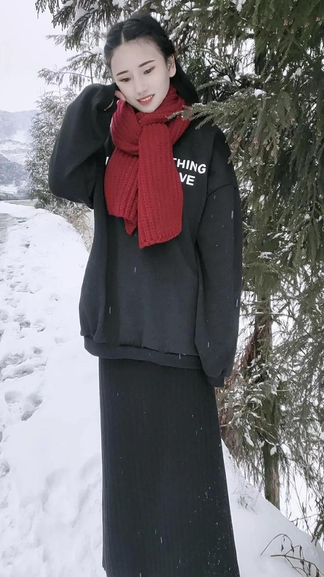 三千年只出一美女,玩雪的小姐姐宛若仙子 三千年只出一美女,玩雪的小姐姐宛若仙子