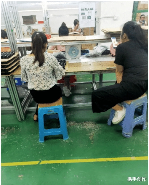“第一次进厂,怎么追黑衣服的这个女孩?” “第一次进厂,怎么追黑衣服的这个女孩?”