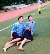 操场秀恩爱