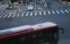 三轮哥 首先出场。