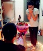 人字拖挺性感的。。 人字拖挺性感的。。