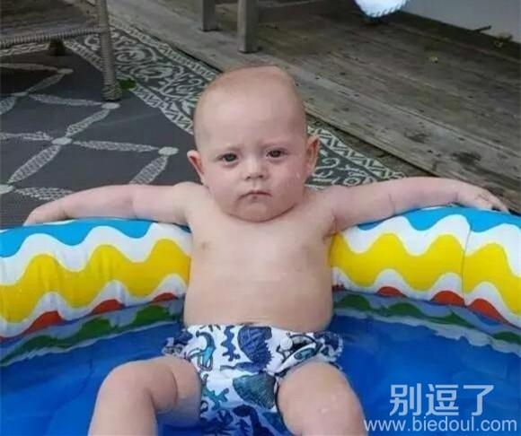 这孩子很有范儿呀