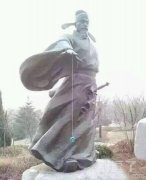 玩溜溜球的雕像。 玩溜溜球的雕像。