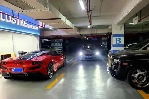 【每日十图】最火辣航班!空姐个个穿比基尼就来上班,这谁坐得住? 【每日十图】最火辣航班!空姐个个穿比基尼就来上班,这谁坐得住?