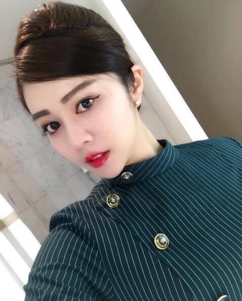 穿着制服,空姐都来拯救我 穿着制服,空姐都来拯救我